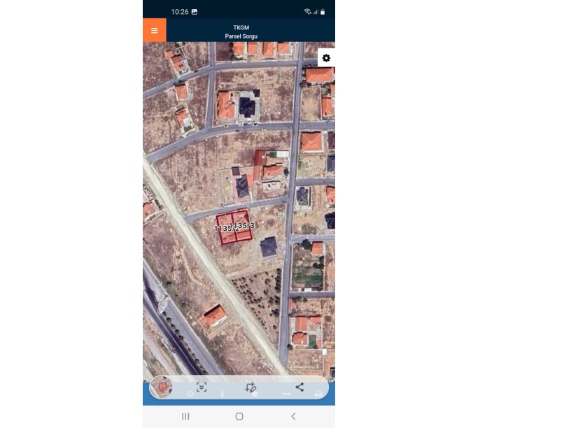 SELÇUKLU MAHALLESİNDE 2 ADET ARSA VE BESİHANESİ