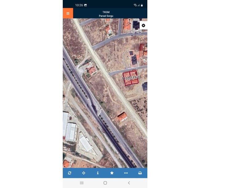 SELÇUKLU MAHALLESİNDE 2 ADET ARSA VE BESİHANESİ
