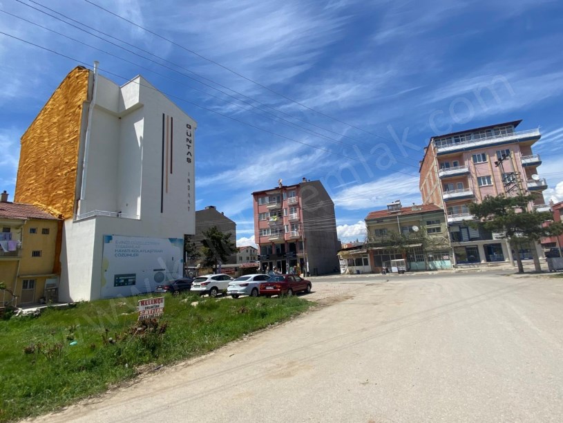 NECMETTİN ERBAKAN CADDESİNDE KAT KARŞILIĞI ARSA