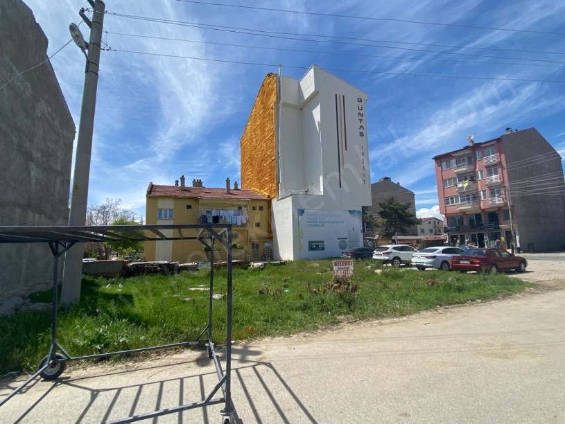NECMETTİN ERBAKAN CADDESİNDE KAT KARŞILIĞI ARSA