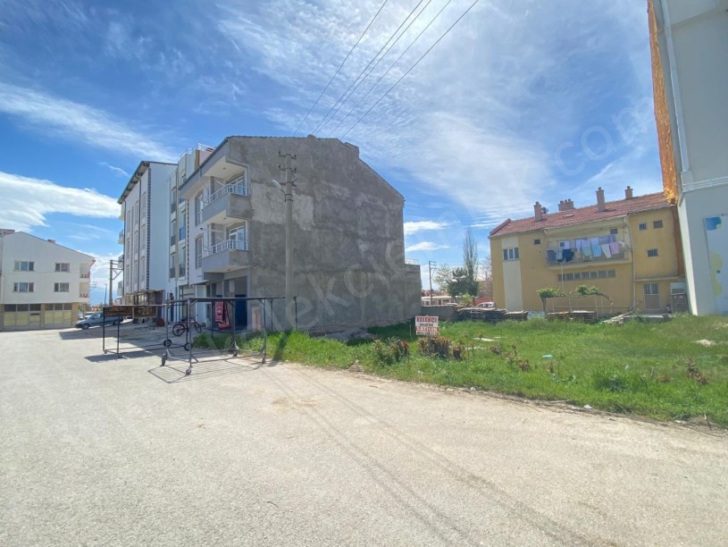 NECMETTİN ERBAKAN CADDESİNDE KAT KARŞILIĞI ARSA