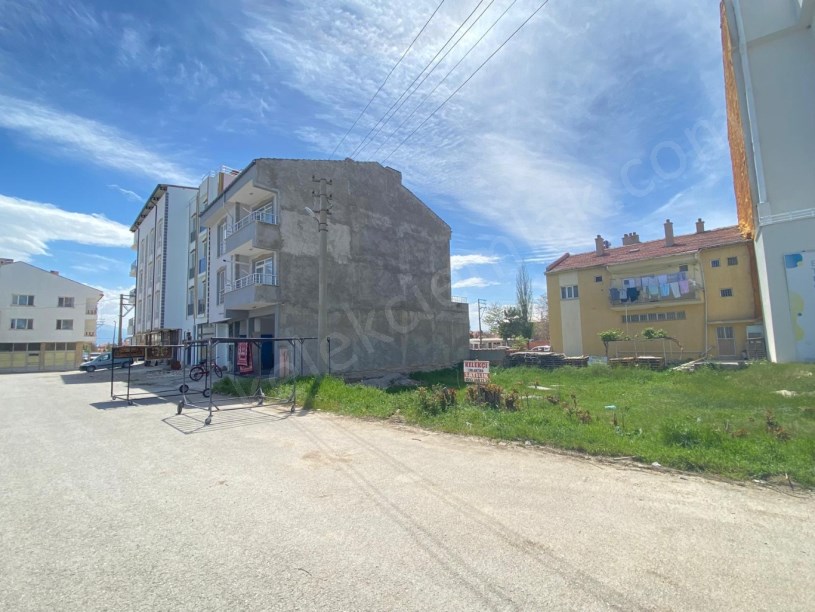 NECMETTİN ERBAKAN CADDESİNDE KAT KARŞILIĞI ARSA