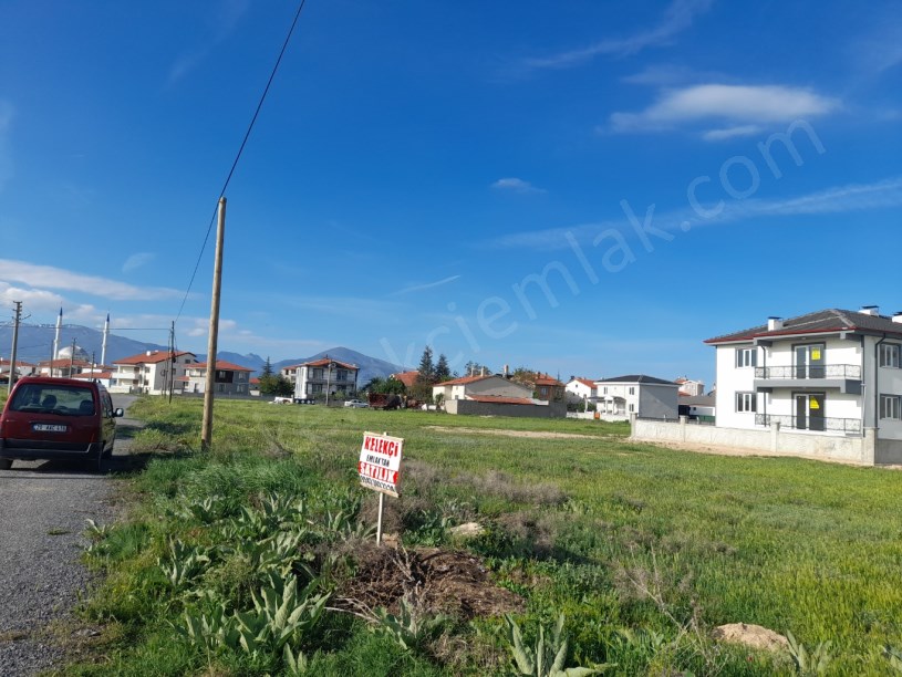 SELÇUKLU MAHALLESİ ALKAN SOKAKTA KÖŞE BAŞINDA ARSA