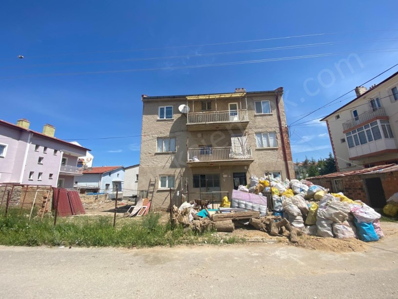 BAĞLARBAŞI MAHALLESİNDE 3 KATLI MÜSTAKİL BİNA