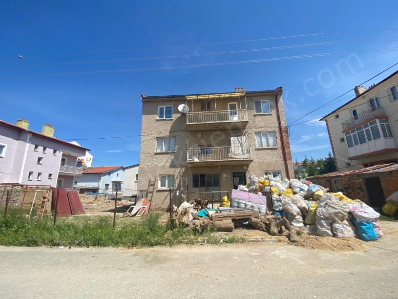 BAĞLARBAŞI MAHALLESİNDE 3 KATLI MÜSTAKİL BİNA