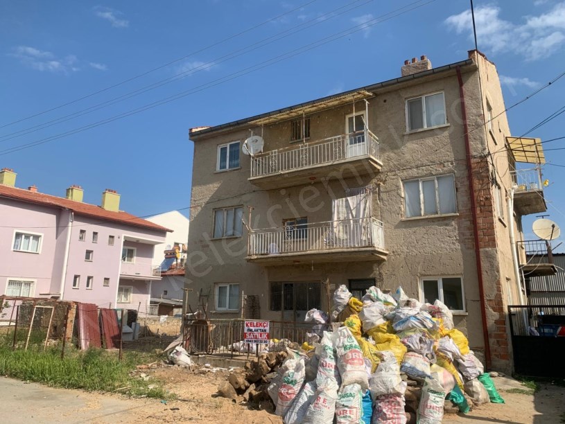 BAĞLARBAŞI MAHALLESİNDE 3 KATLI MÜSTAKİL BİNA