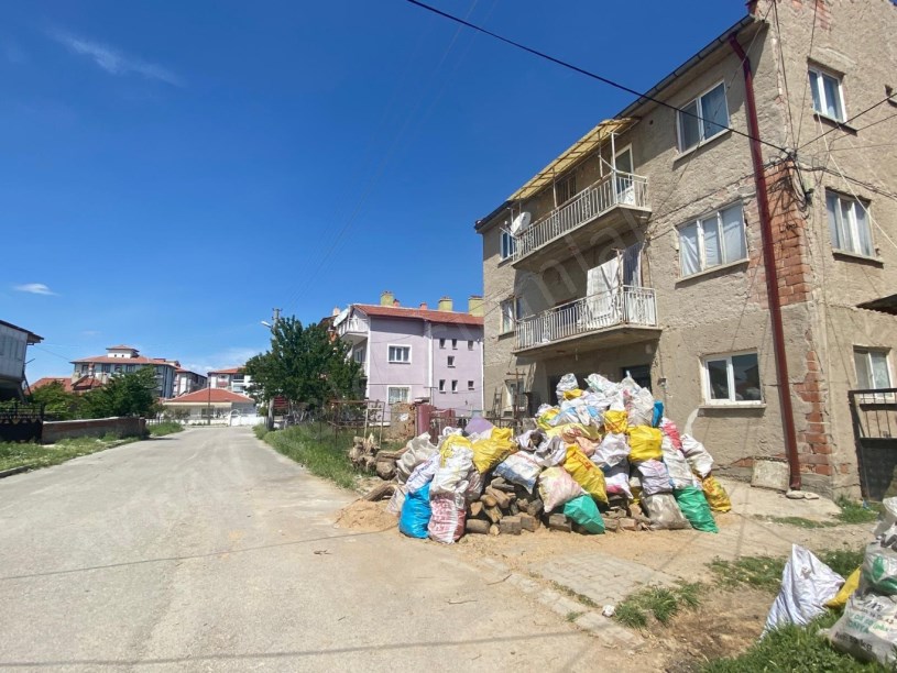 BAĞLARBAŞI MAHALLESİNDE 3 KATLI MÜSTAKİL BİNA