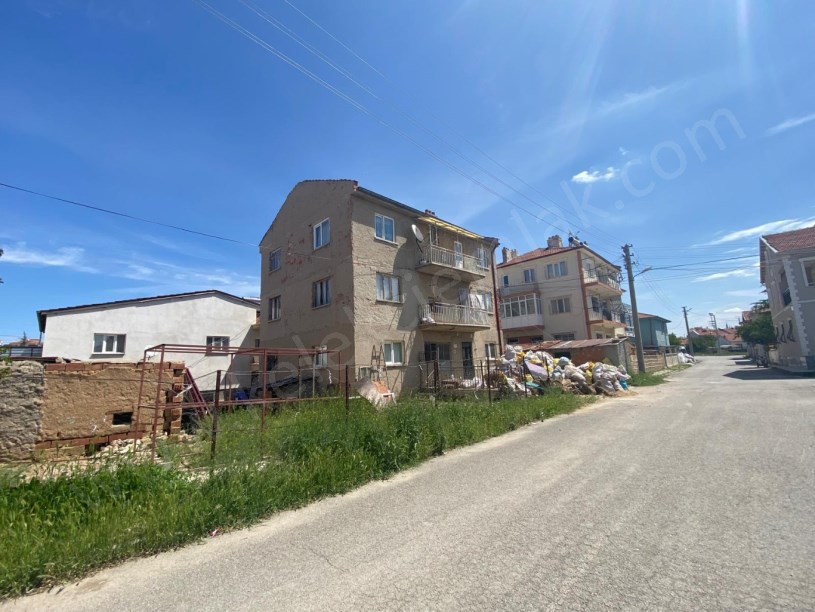 BAĞLARBAŞI MAHALLESİNDE 3 KATLI MÜSTAKİL BİNA