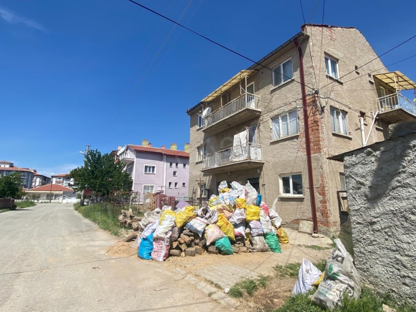 BAĞLARBAŞI MAHALLESİNDE 3 KATLI MÜSTAKİL BİNA