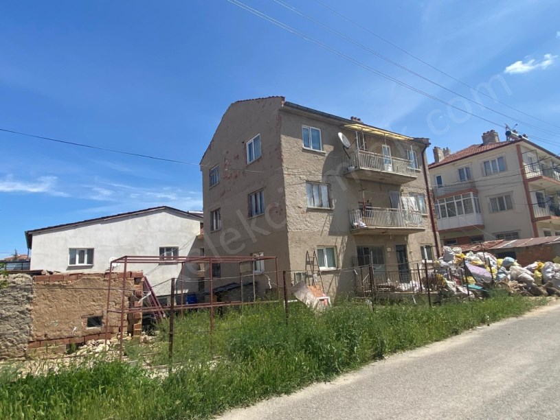 BAĞLARBAŞI MAHALLESİNDE 3 KATLI MÜSTAKİL BİNA