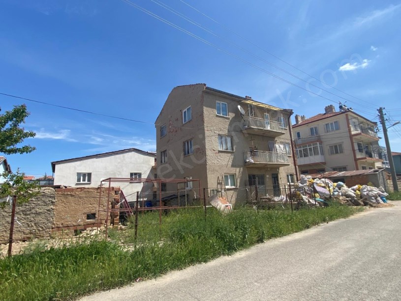 BAĞLARBAŞI MAHALLESİNDE 3 KATLI MÜSTAKİL BİNA