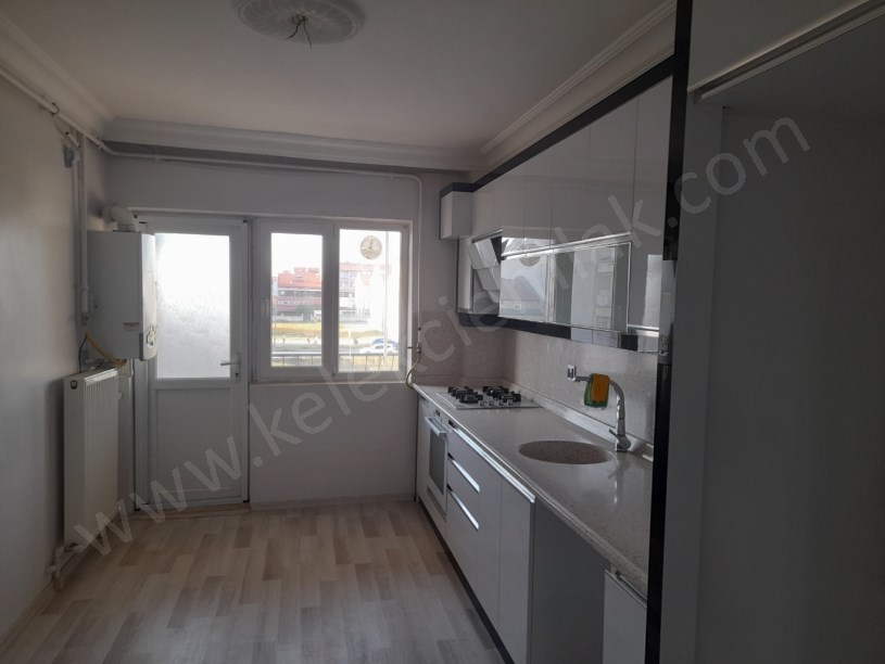EYLÜL CAFE YANINDA ARA KATTA KİRALIK 4+1