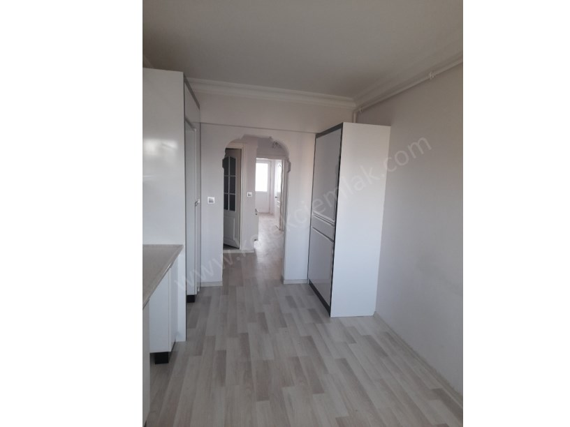 EYLÜL CAFE YANINDA ARA KATTA KİRALIK 4+1