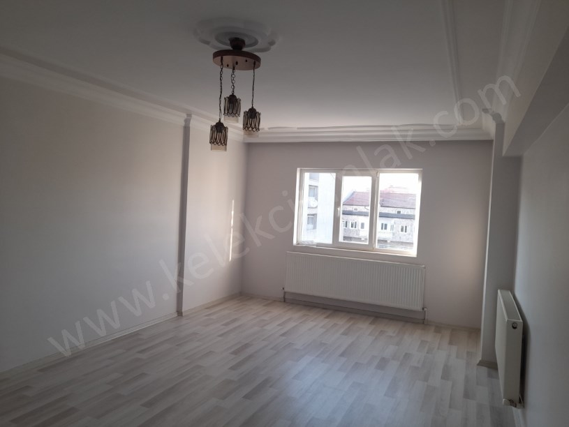 EYLÜL CAFE YANINDA ARA KATTA KİRALIK 4+1