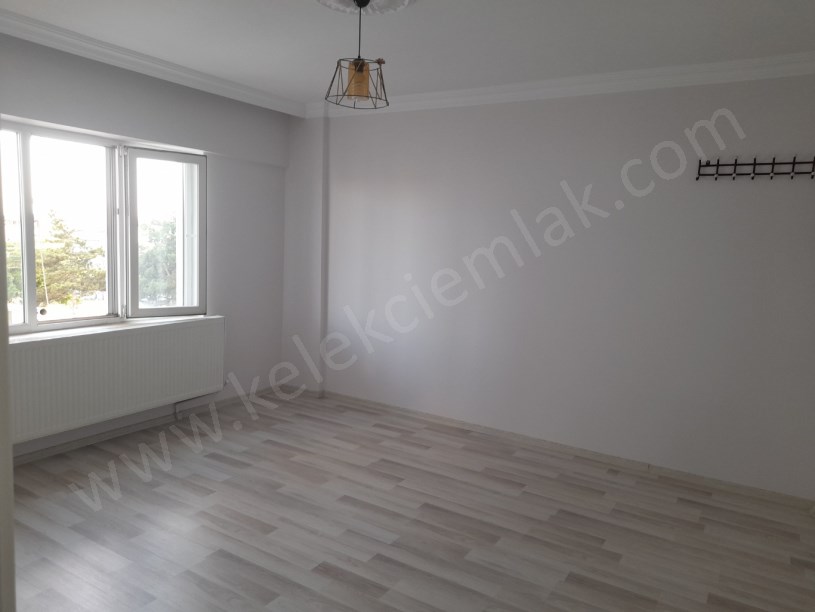 EYLÜL CAFE YANINDA ARA KATTA KİRALIK 4+1