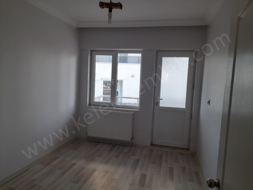 EYLÜL CAFE YANINDA ARA KATTA KİRALIK 4+1
