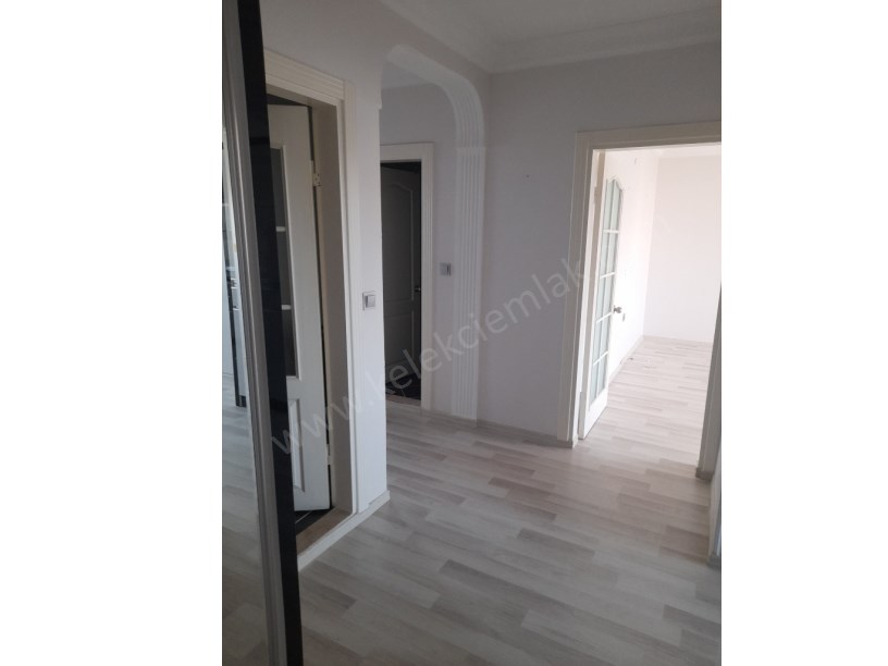 EYLÜL CAFE YANINDA ARA KATTA KİRALIK 4+1