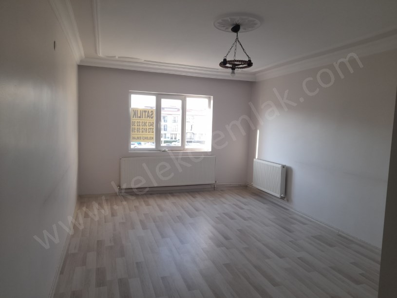 EYLÜL CAFE YANINDA ARA KATTA KİRALIK 4+1