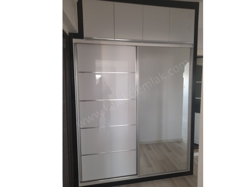 EYLÜL CAFE YANINDA ARA KATTA KİRALIK 4+1