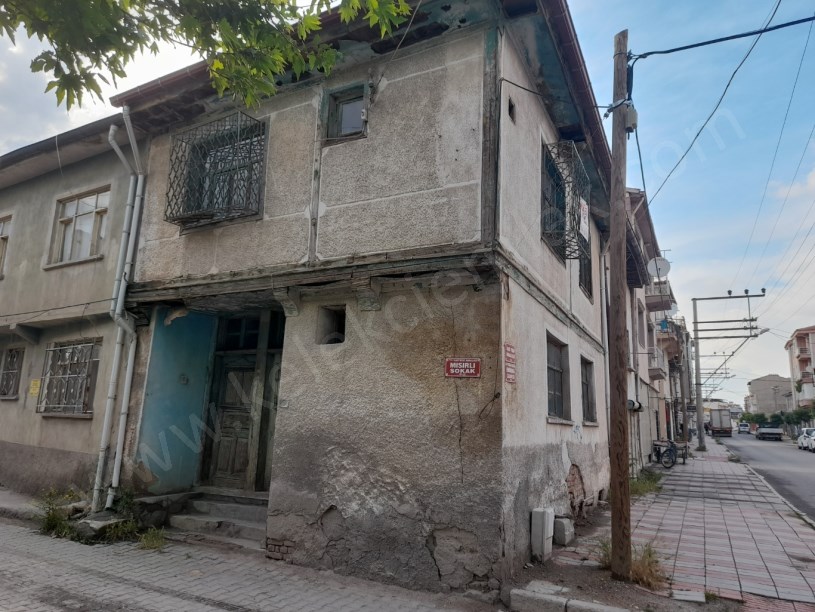 EMİRDAĞ CADDESİNDE 2 KATLI MÜSTAKİL