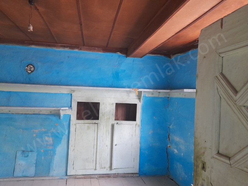 EMİRDAĞ CADDESİNDE 2 KATLI MÜSTAKİL