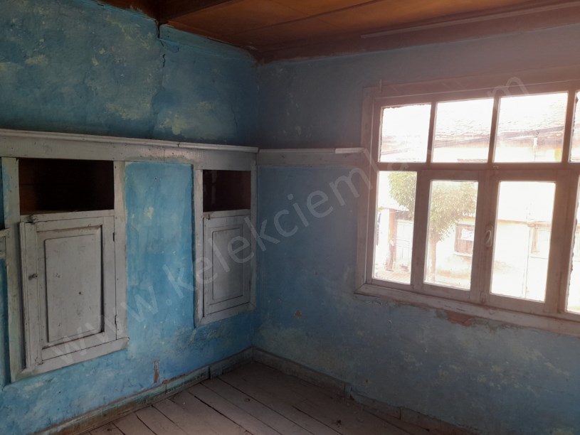 EMİRDAĞ CADDESİNDE 2 KATLI MÜSTAKİL