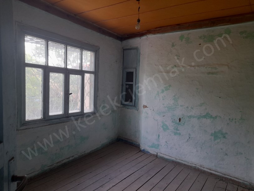 EMİRDAĞ CADDESİNDE 2 KATLI MÜSTAKİL