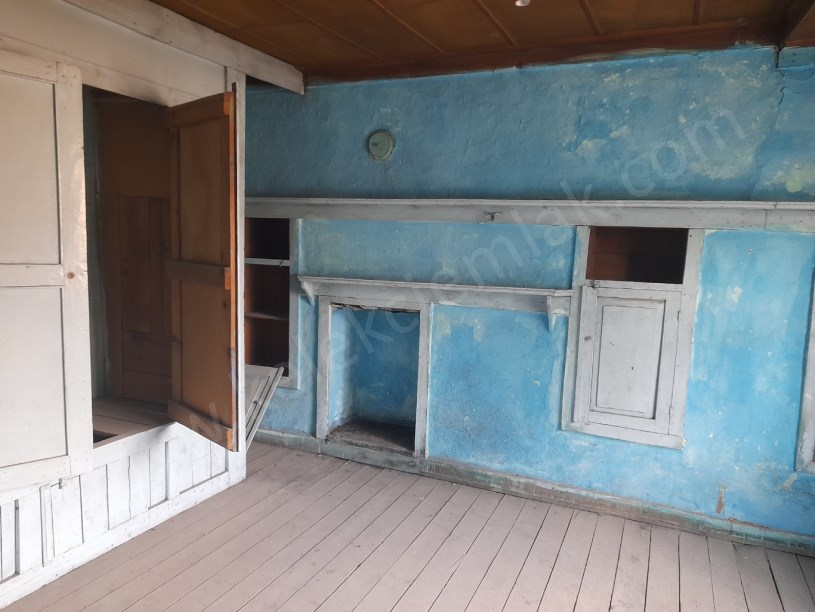 EMİRDAĞ CADDESİNDE 2 KATLI MÜSTAKİL