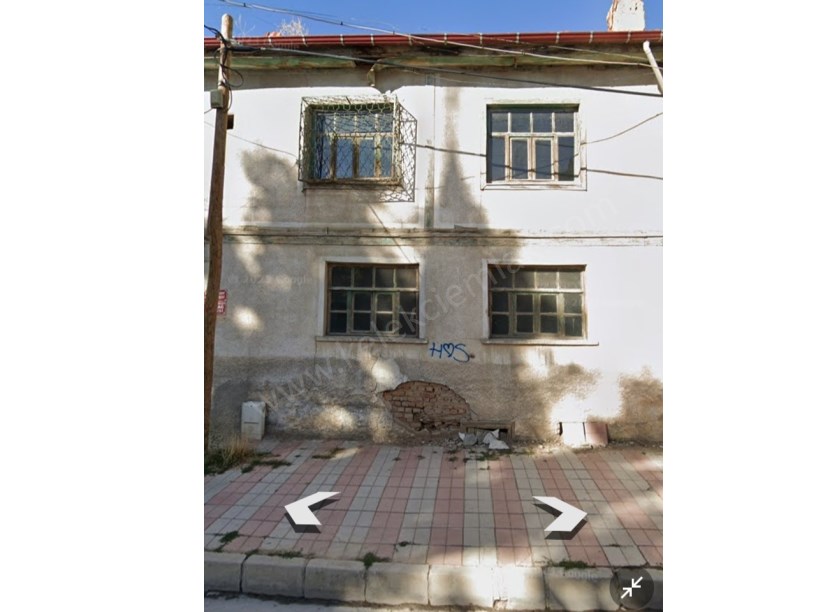 EMİRDAĞ CADDESİNDE 2 KATLI MÜSTAKİL