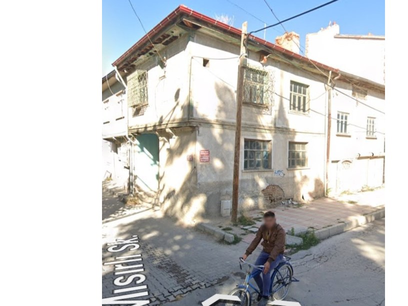 EMİRDAĞ CADDESİNDE 2 KATLI MÜSTAKİL