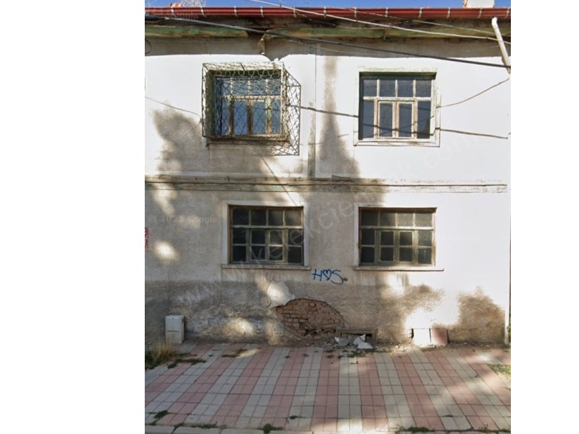 EMİRDAĞ CADDESİNDE 2 KATLI MÜSTAKİL