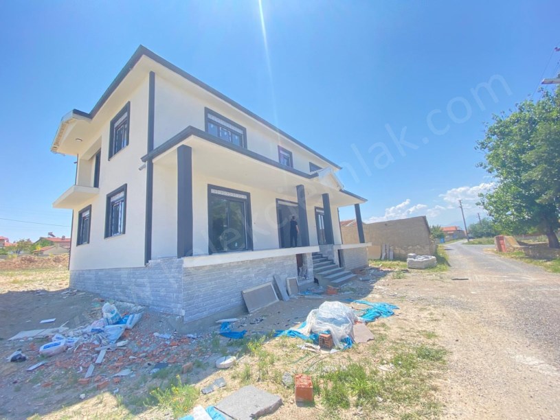BAĞLARÜSTÜ MAHALESİNDE DUBLEKS VİLLA