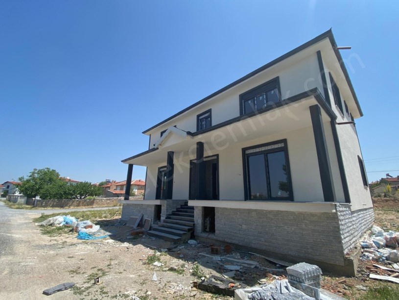 BAĞLARÜSTÜ MAHALESİNDE DUBLEKS VİLLA