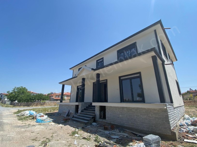BAĞLARÜSTÜ MAHALESİNDE DUBLEKS VİLLA