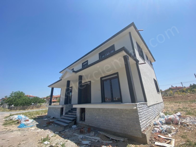 BAĞLARÜSTÜ MAHALESİNDE DUBLEKS VİLLA