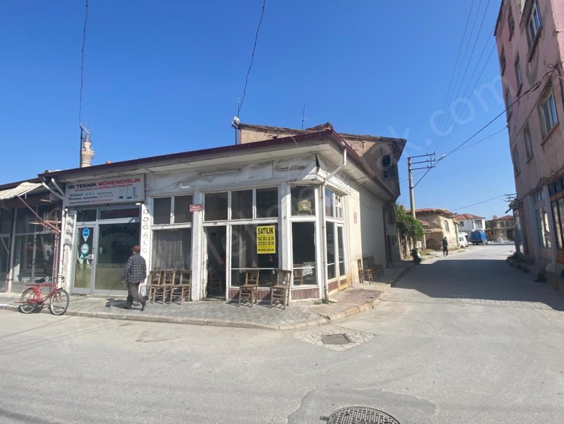 ZAFER CADDESİNDE KÖŞE BAŞINDA DÜKKAN