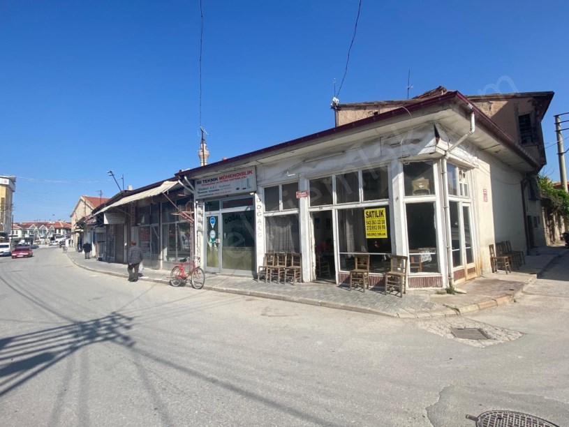 ZAFER CADDESİNDE KÖŞE BAŞINDA DÜKKAN