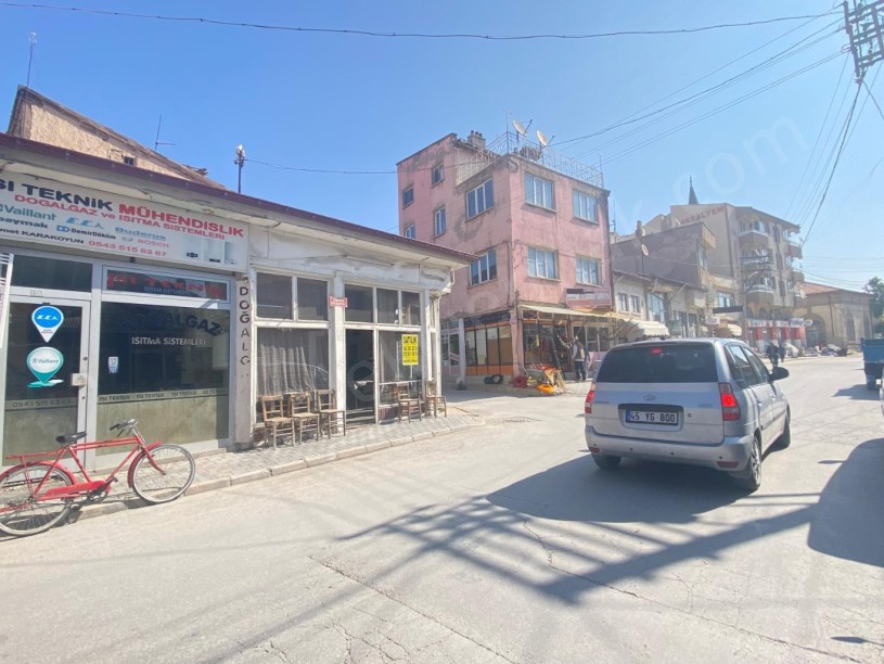 ZAFER CADDESİNDE KÖŞE BAŞINDA DÜKKAN