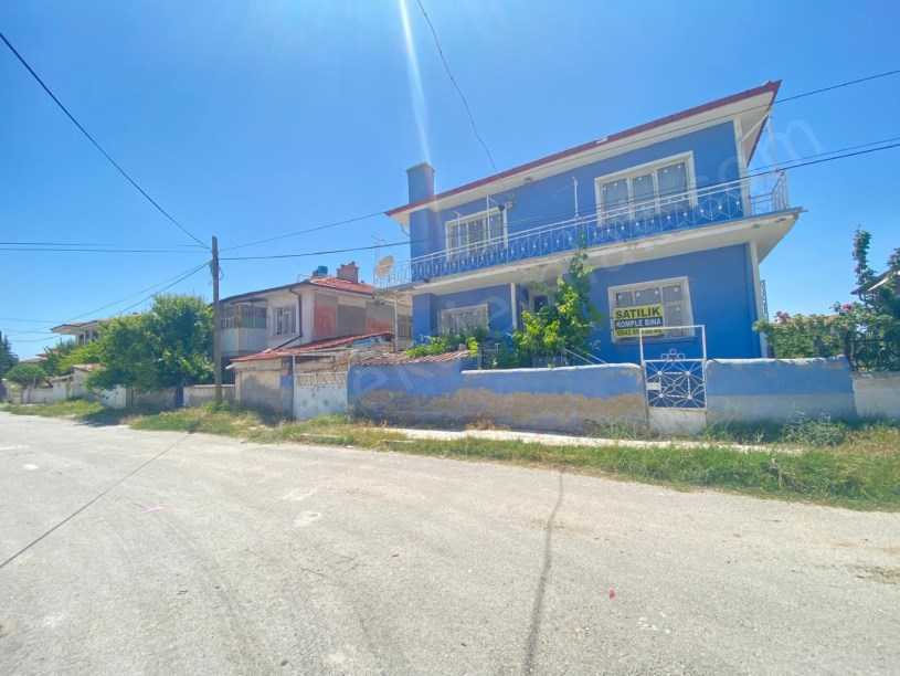 YENİ MAHALLE CİHANGİR SOKAKTA 2 KATLI MÜSTAKİL EV