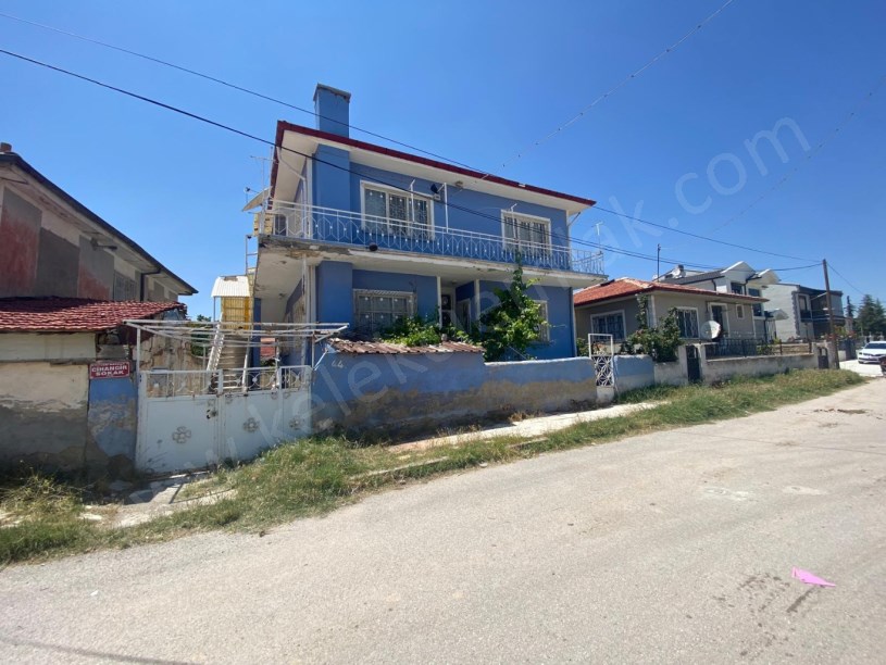YENİ MAHALLE CİHANGİR SOKAKTA 2 KATLI MÜSTAKİL EV