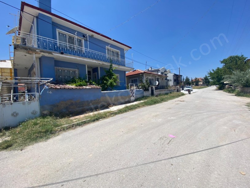 YENİ MAHALLE CİHANGİR SOKAKTA 2 KATLI MÜSTAKİL EV