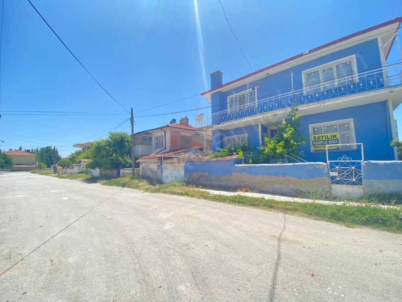 YENİ MAHALLE CİHANGİR SOKAKTA 2 KATLI MÜSTAKİL EV