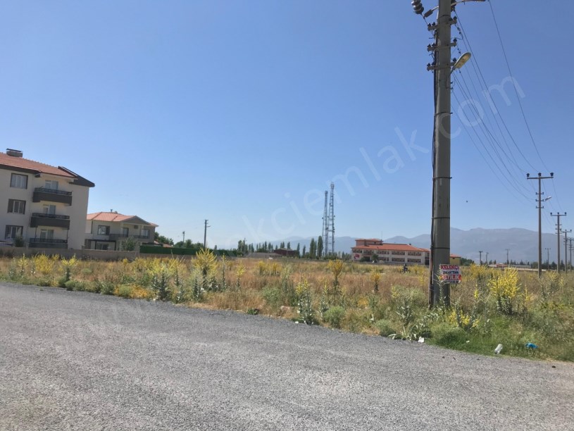 KONAK VE SAFİR EVLERİ YANINDA 4 KAT İMARLI ARSALAR