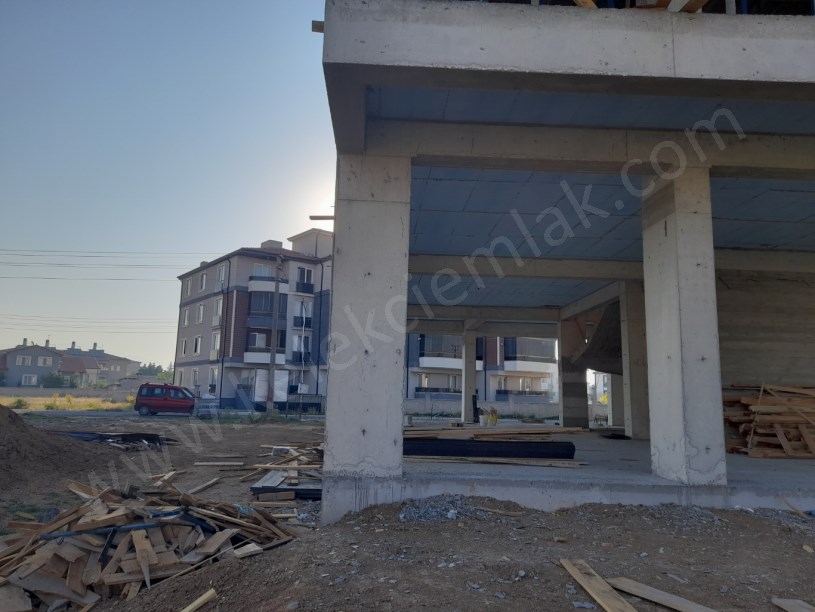 MALAZGİRT MAHALLESİNDE TOPRAKTAN 3+1 DAİRELER