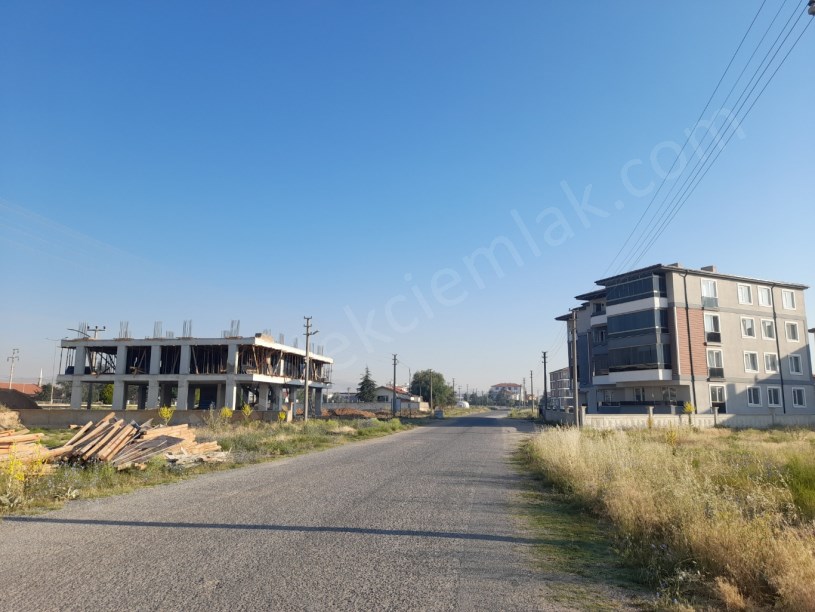 MALAZGİRT MAHALLESİNDE TOPRAKTAN 3+1 DAİRELER