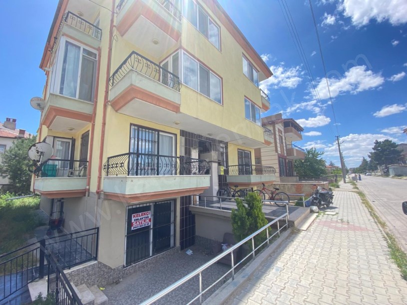 KÜTÜPHANE ARKASINDA BAHÇE KAT 2+1 DAİRE