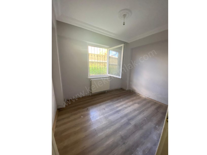 KÜTÜPHANE ARKASINDA BAHÇE KAT 2+1 DAİRE