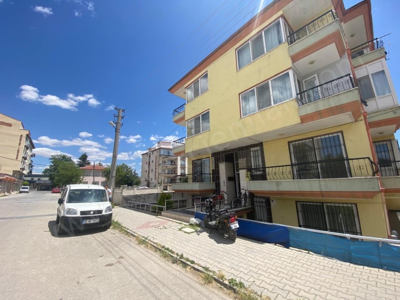 KÜTÜPHANE ARKASINDA BAHÇE KAT 2+1 DAİRE