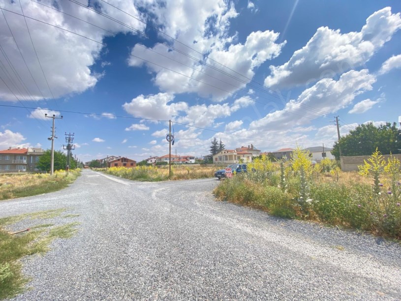 SELÇUKLU MAHALLESİ YILMAZ SOKAKTA KÖŞE BAŞINDA ARSA