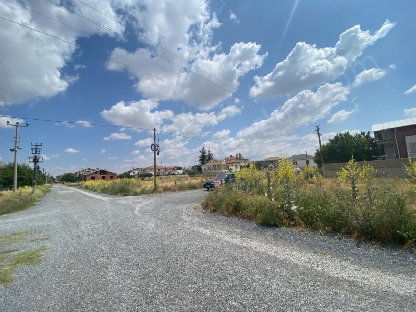 SELÇUKLU MAHALLESİ YILMAZ SOKAKTA KÖŞE BAŞINDA ARSA